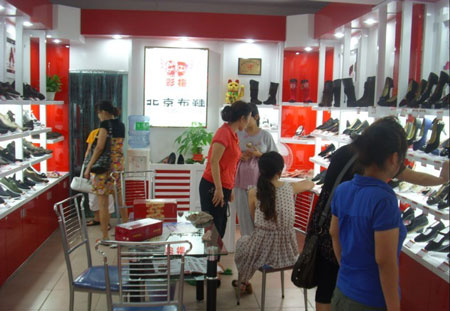 彩梅老北京布鞋加盟