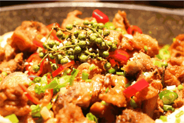 豆小涮藤椒豆花鸡：健康与美味的完美结合