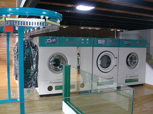 开一家服装干洗店要多少钱？