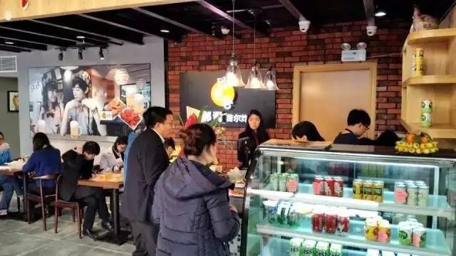 一家40平米的炸鸡店，年销300万的秘诀是啥？