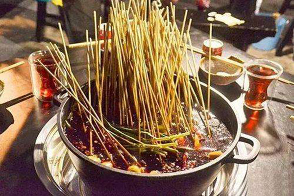 小红花串串香加盟门店