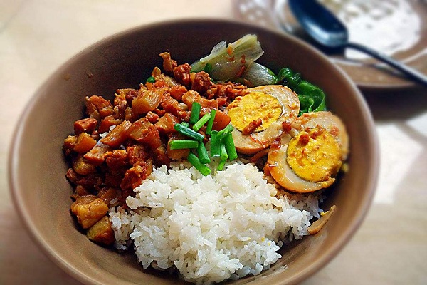 鲁阿卤大碗卤肉饭