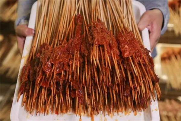 辣上瘾串串香加盟店