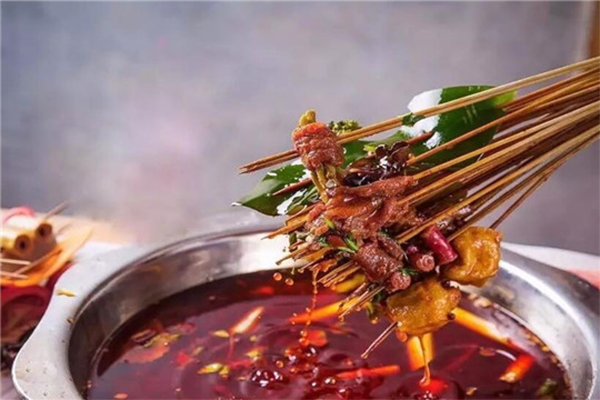 辣上瘾串串香加盟店