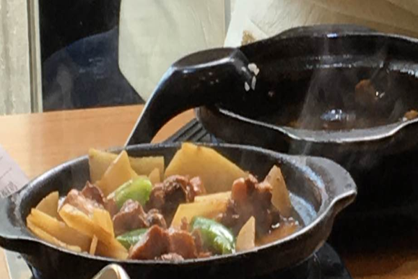 王浩泽黄焖鸡米饭加盟门店