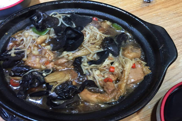 王浩泽黄焖鸡米饭加盟门店