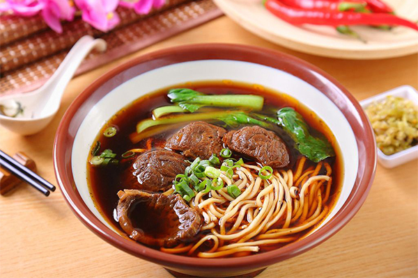 牛锦天红焖牛肉面加盟费