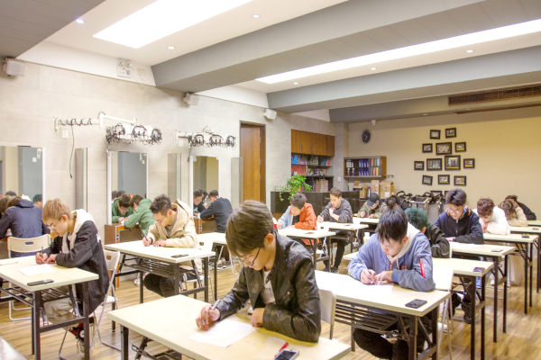 纤手人生美发学院加盟