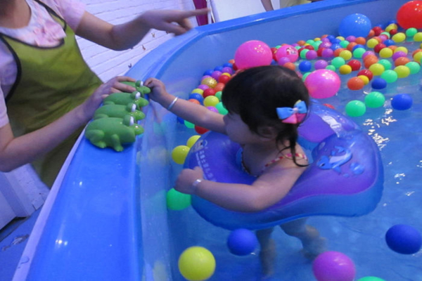 运动小子婴儿游泳馆加盟店