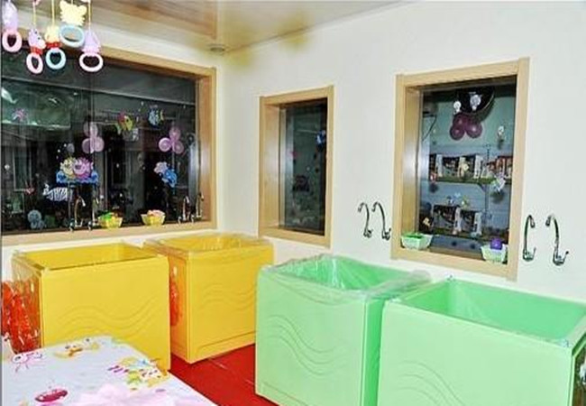 小飞鱼婴儿游泳馆加盟门店