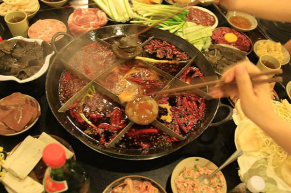 辣1号时尚自助火锅加盟店