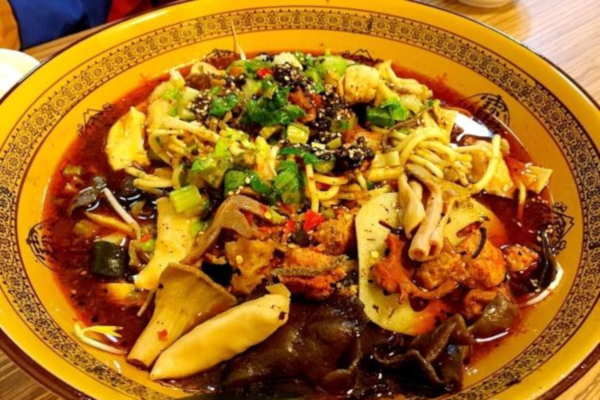 彭记冒菜钵钵鸡加盟店