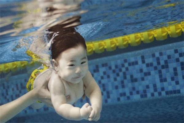 漫谱婴幼儿游泳馆加盟