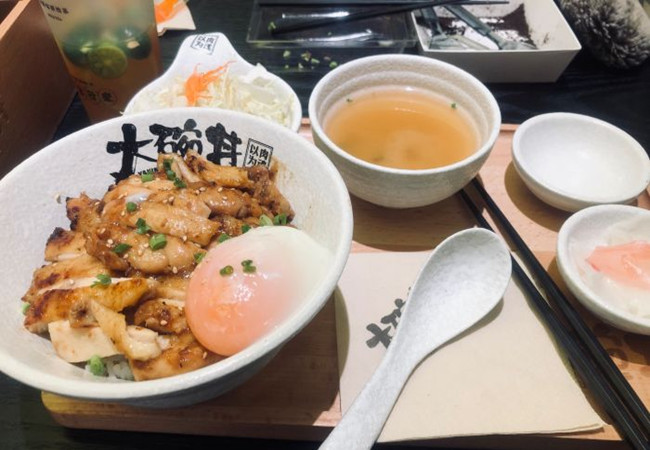 大碗丼烧肉饭加盟