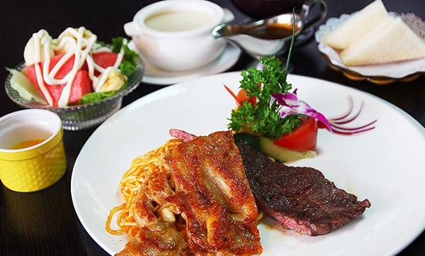黑椒小镇牛扒饭餐厅加盟费