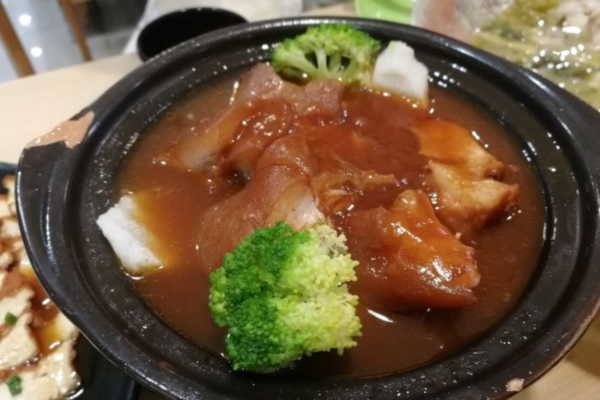 潭潮官府肘子加盟店