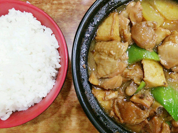 黄氏黄焖鸡米饭加盟店
