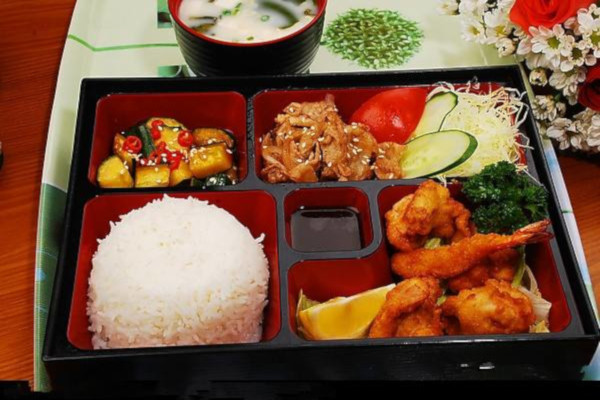 日式快餐加盟费