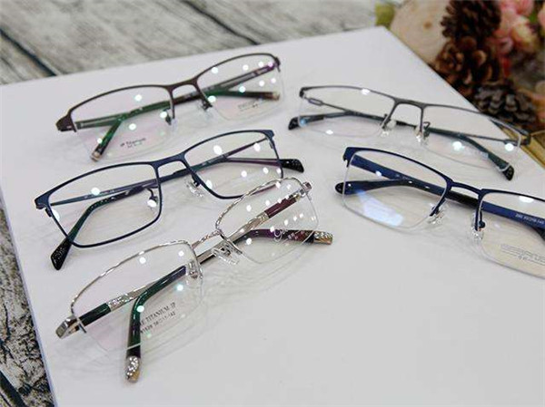 康视力眼镜加盟店