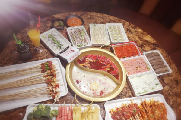 醉成都小郡肝串串火锅加盟店