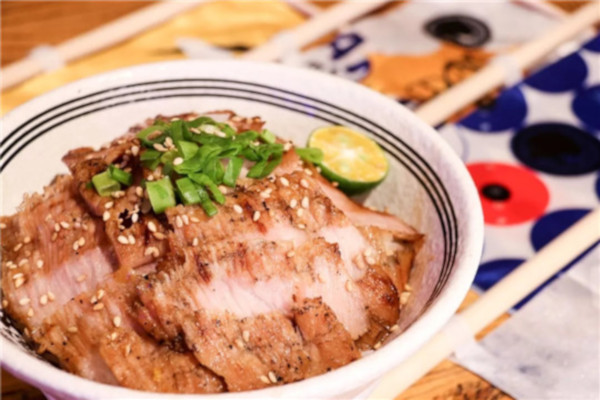 熊吞大碗丼日式烧肉饭加盟费