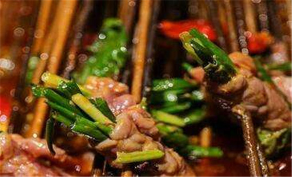 花龙阵炭火牛蛙加盟店