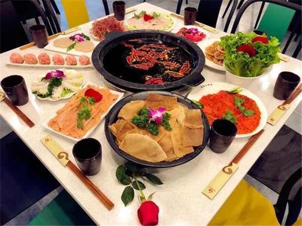 九格红老火锅加盟店