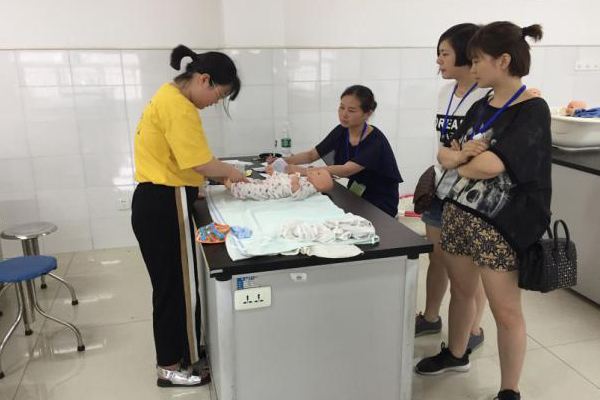 育婴师加盟费