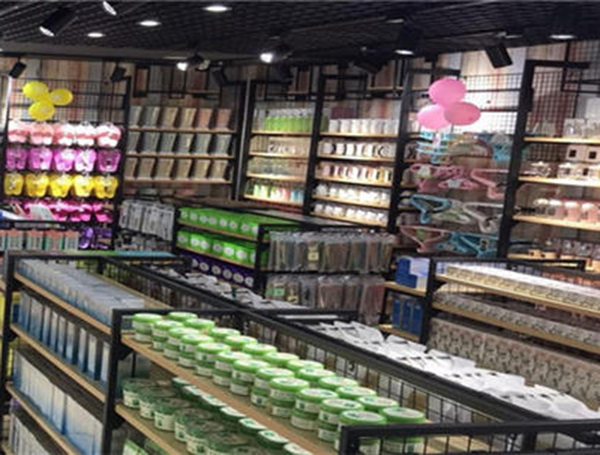小型百货店加盟门店