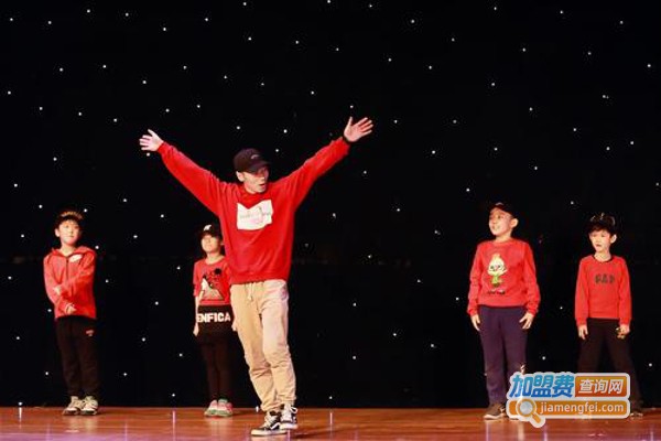 艾莎同学舞蹈培训加盟费