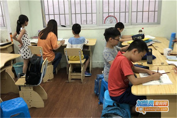 阳光朵朵托管班加盟费