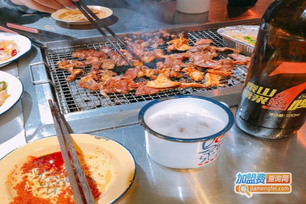 马路牙子地桌烤肉加盟费