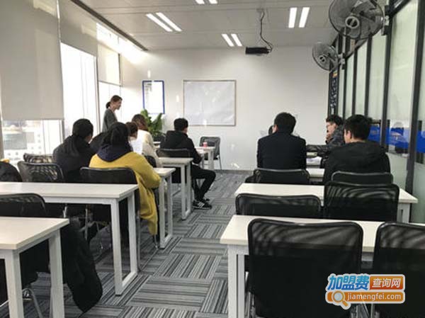 东方精英培训学校加盟费