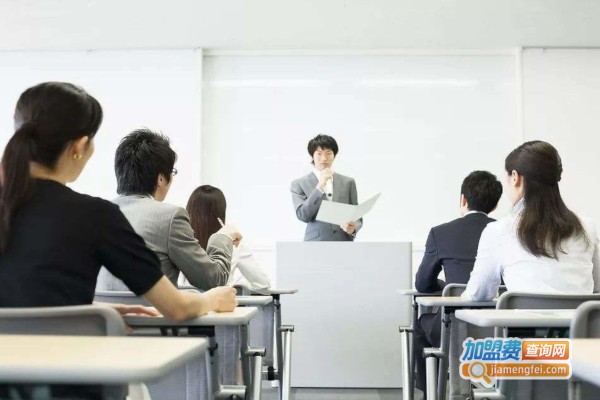 现代商务培训加盟费