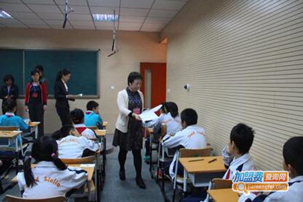 环球金语教育加盟费