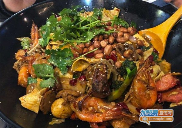李师傅麻辣香锅加盟费