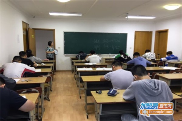 人初至爱教育加盟费