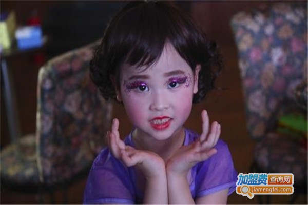 小叶子艺校加盟费