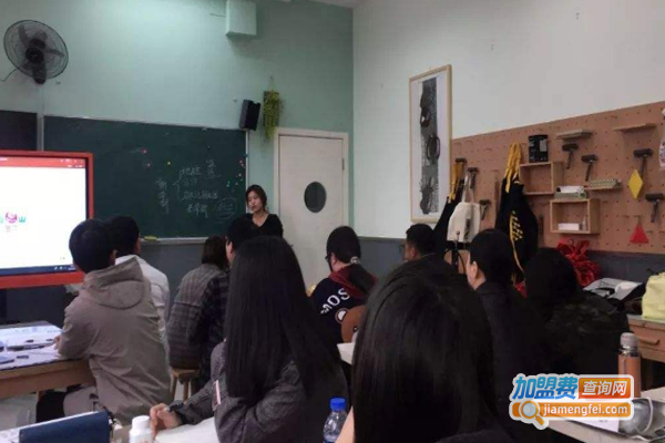 虹孩儿美术加盟费