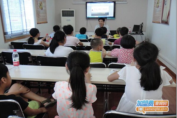 假日学校加盟费