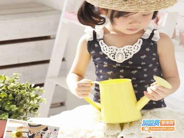 凯莉贝尼斯童装