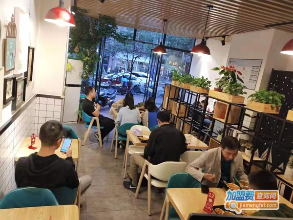 外婆屯卤肉饭加盟