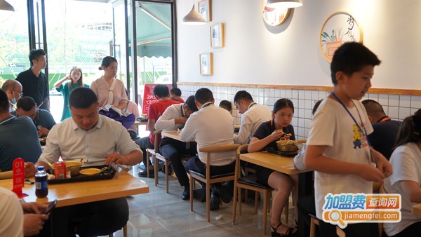 外婆屯卤肉饭加盟