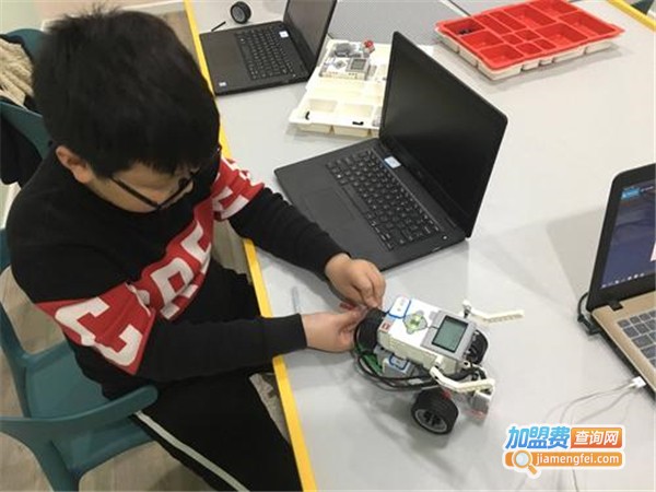 码高机器人编程加盟
