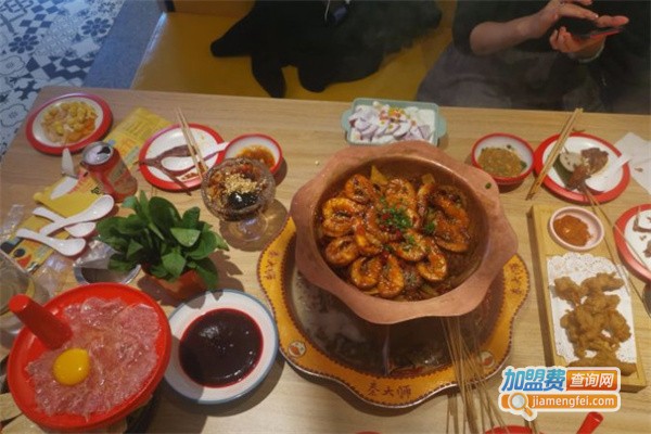 秦大师鸭爪爪干锅串串香加盟费