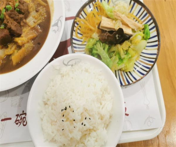 杨小犟牛肉饭加盟费