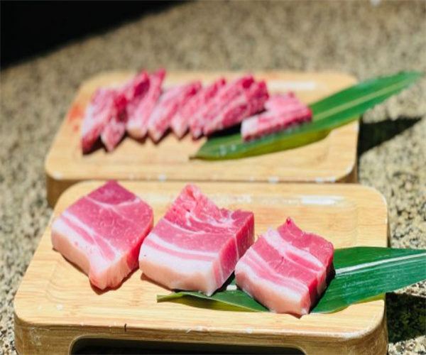 肉本家碳烤肉加盟费