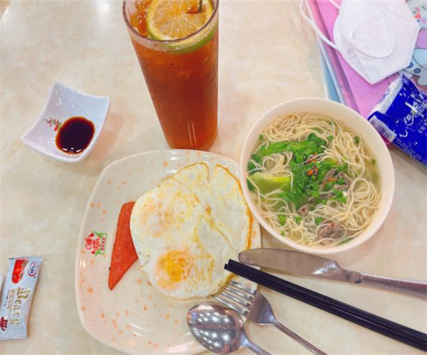 露莎茶餐厅加盟费