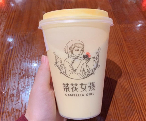 手捧奶茶图片女孩图片