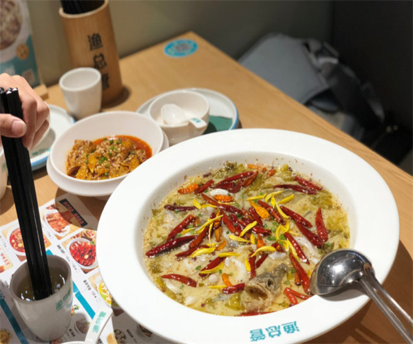 渔总管骨汤酸菜鱼加盟